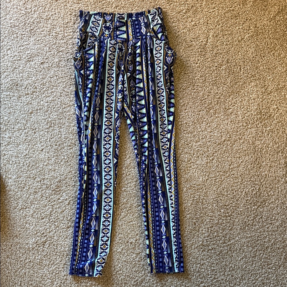 Hot Kiss Brand: Blue and White Patterned Women's Pants Size Small w/ Pockets